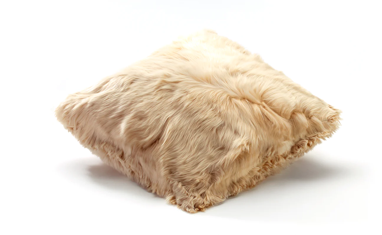 WEICH Couture Alpaca Kissen | MIA | Champagne Alcantara 40 x 40 cm